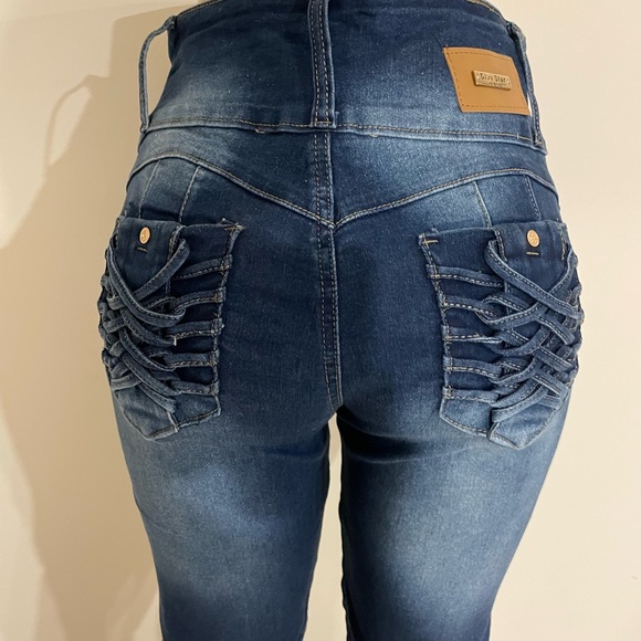 new Diva Star Colombian stretch push up dark blue capri jeans - Picture 2 of 3